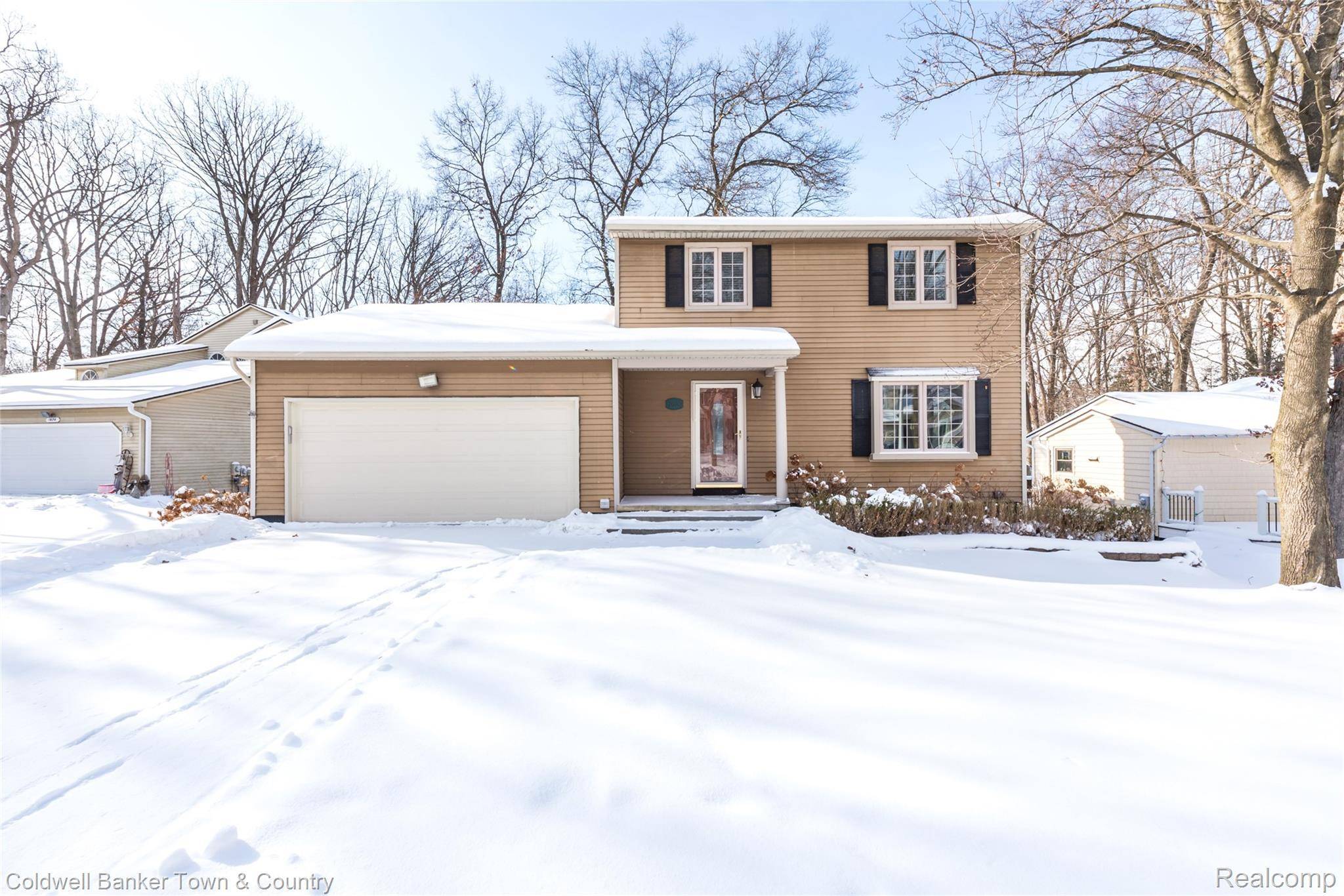 1010 Oak Ridge CIR, Brighton, MI 48116