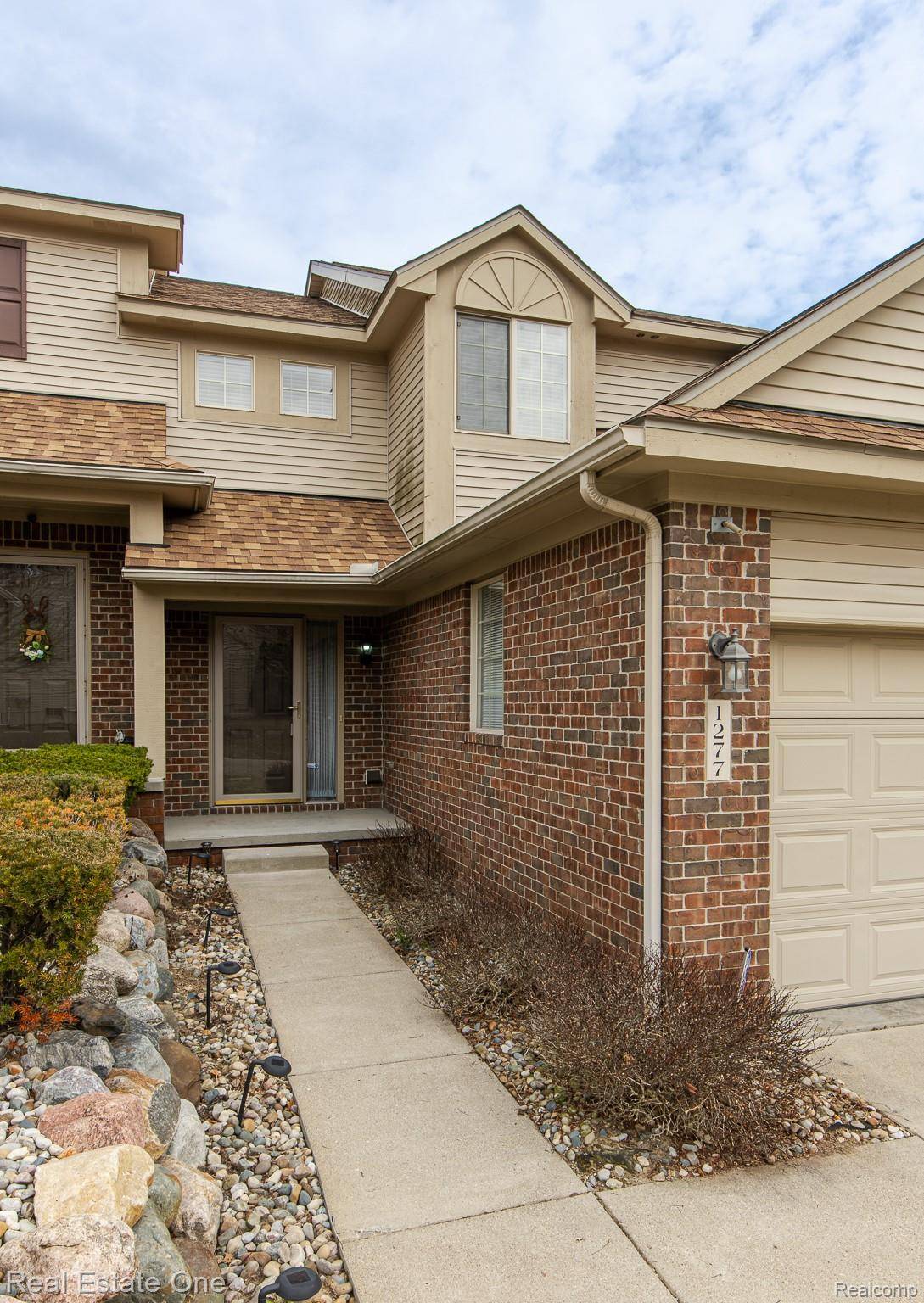 1277 Edelweiss LN, Waterford Charter Township, MI 48327