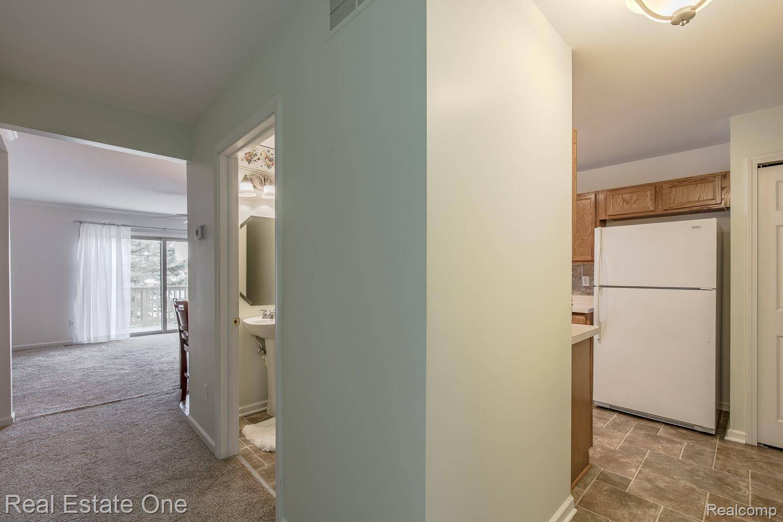 1277 Edelweiss LN, Waterford Charter Township, MI 48327