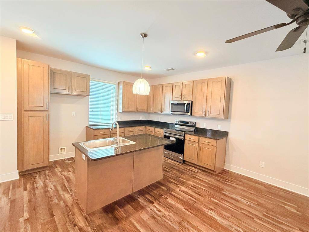 212 Stellariga Place, Dallas, TX 75203