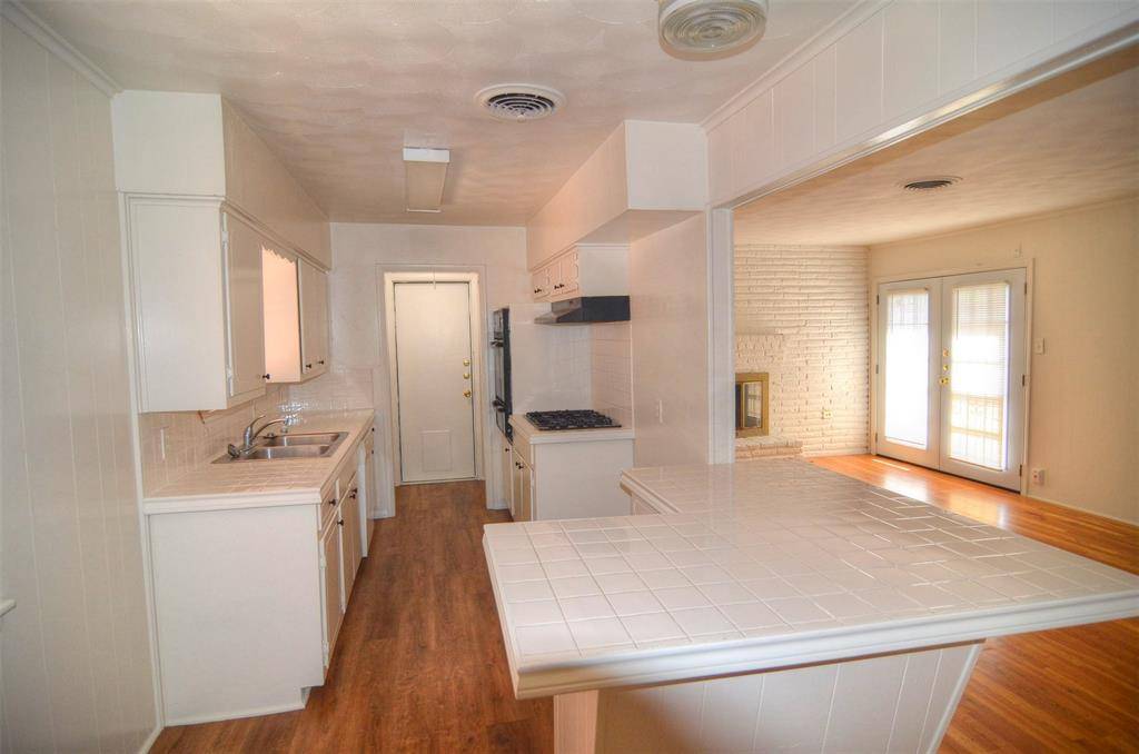 2528 Saint Francis Avenue, Dallas, TX 75228