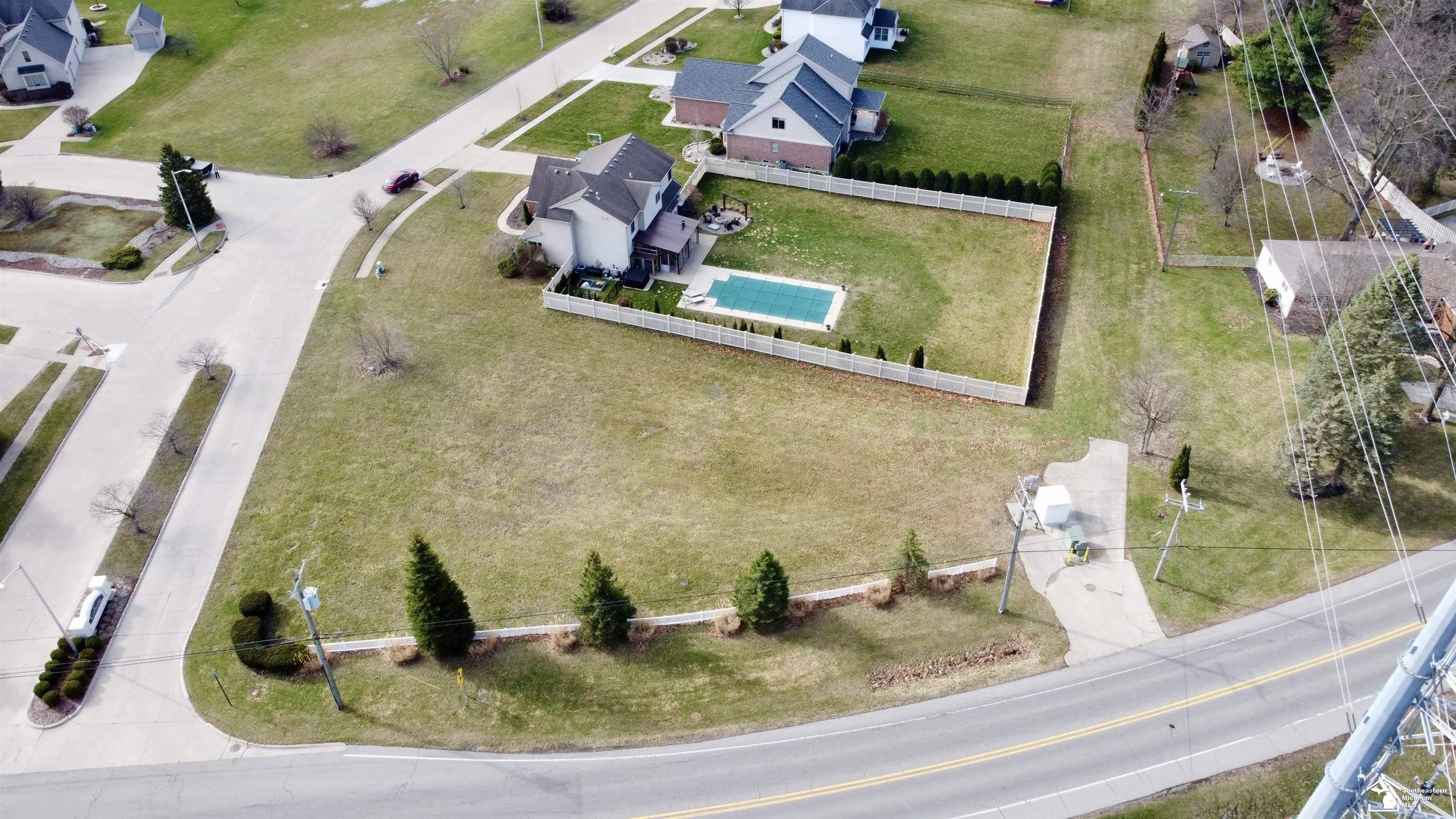 1691 Glenridge LN, Monroe, MI 48162