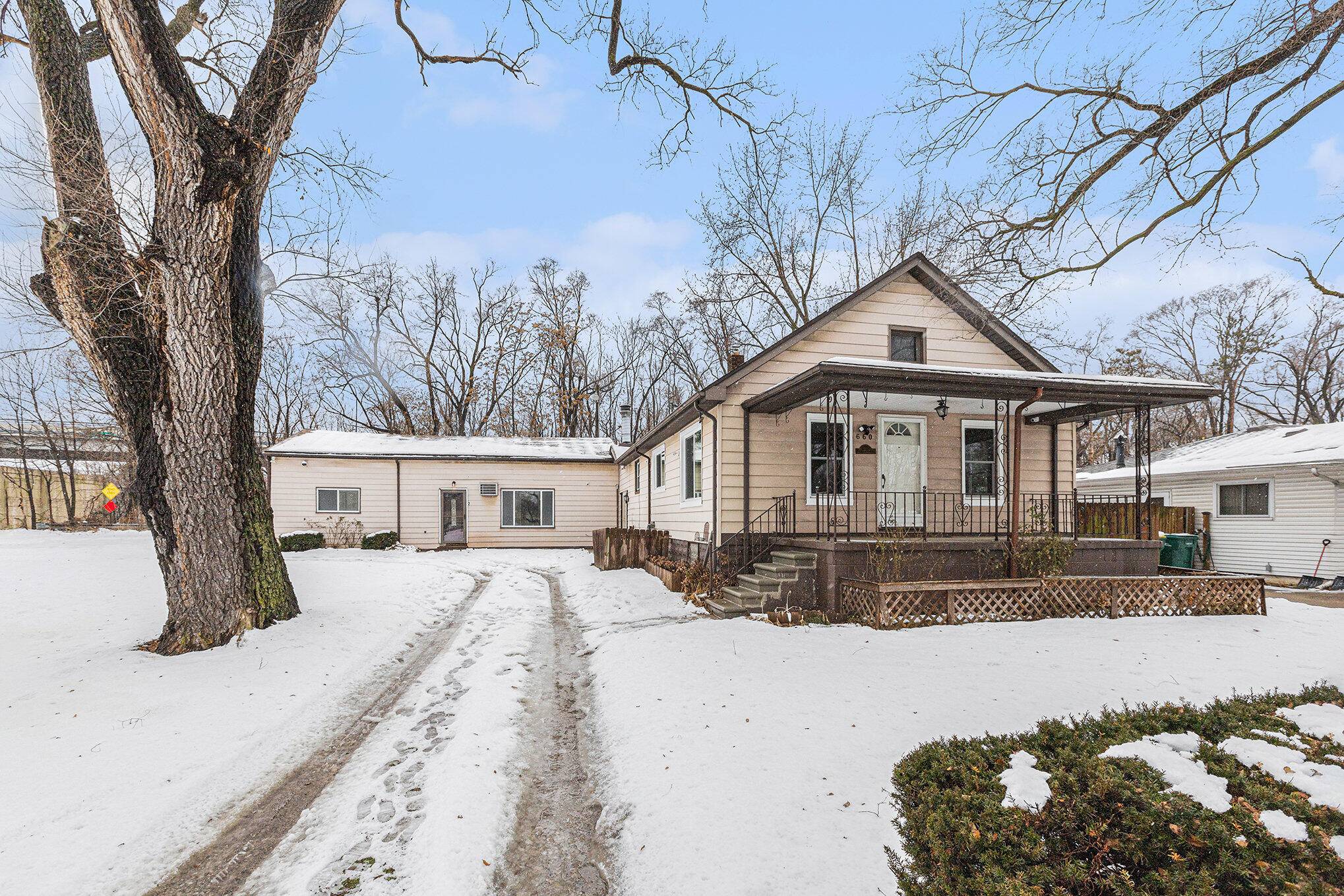 660 Greenlawn ST, Ypsilanti Twp, MI 48198