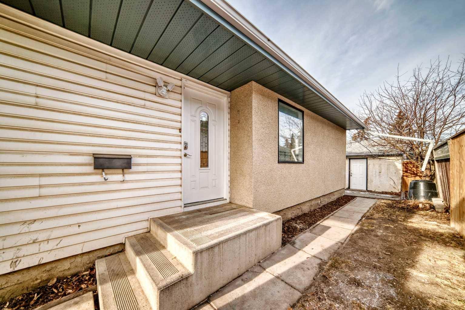 404 Acacia DR SE, Airdrie, AB T4B 1G1