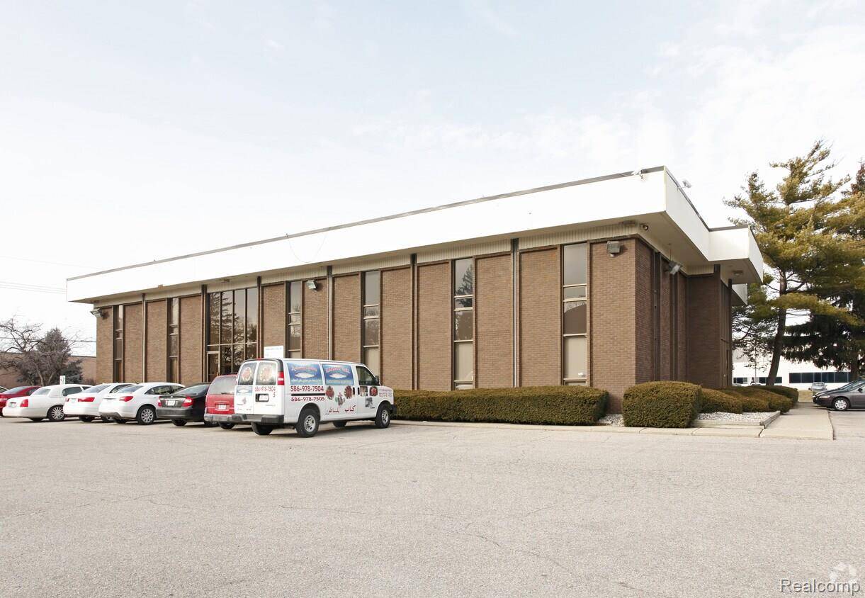 23999 W 10 Mile RD, Southfield, MI 48033