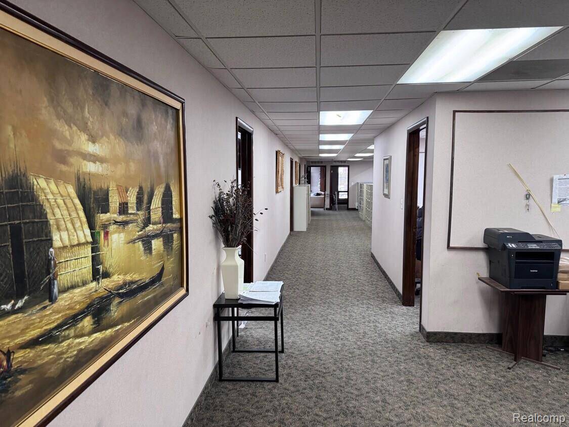 23999 W 10 Mile RD, Southfield, MI 48033