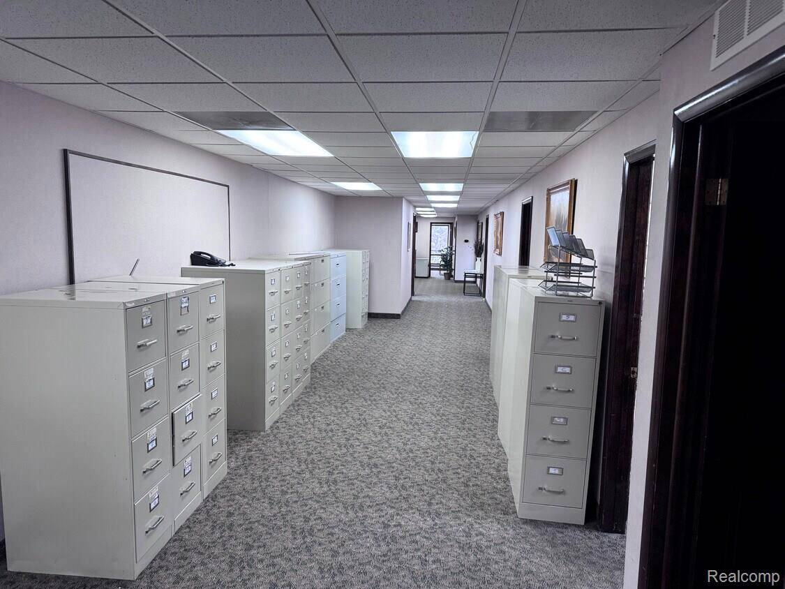 23999 W 10 Mile RD, Southfield, MI 48033