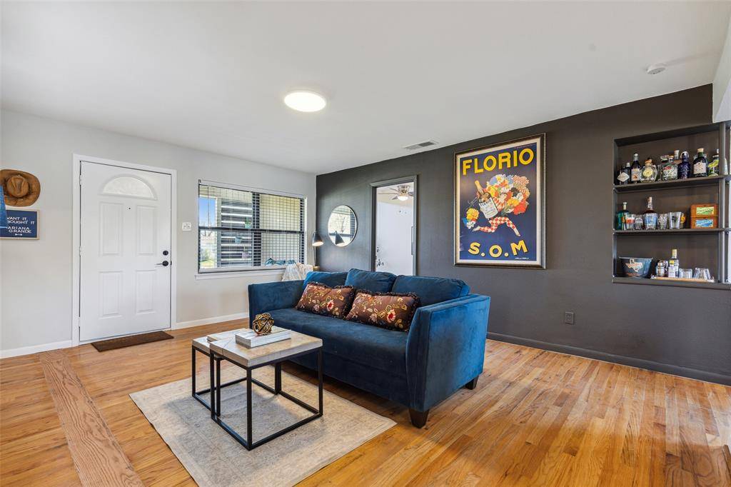 10811 Mandalay Drive, Dallas, TX 75228