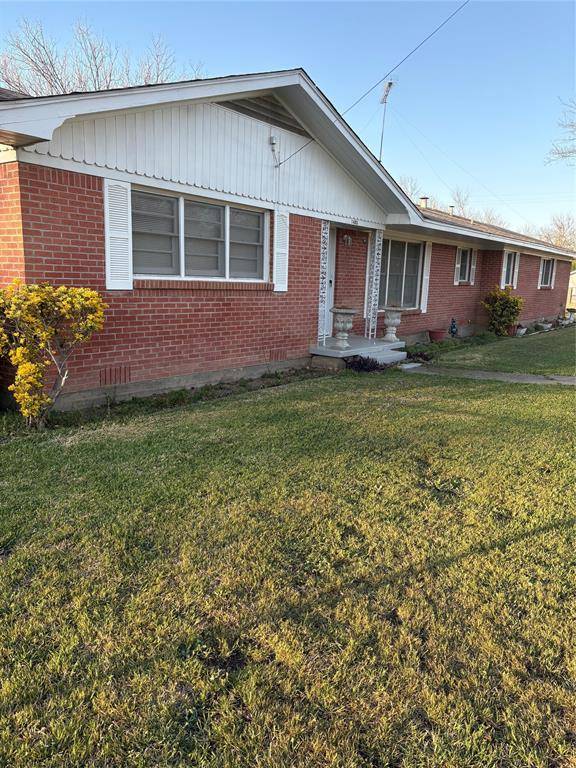1403 W 5th Street, Clifton, TX 76634