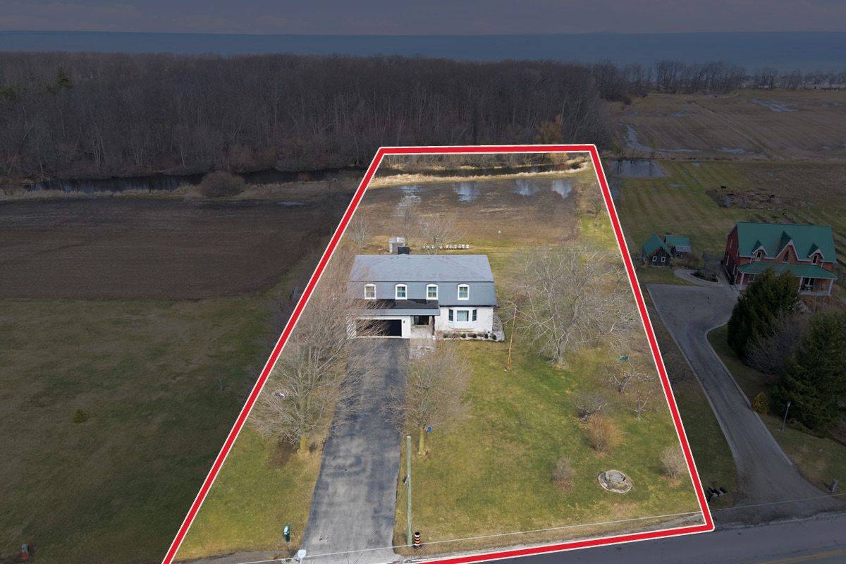 296 Ridge RD W, Grimsby, ON L3M 4E7