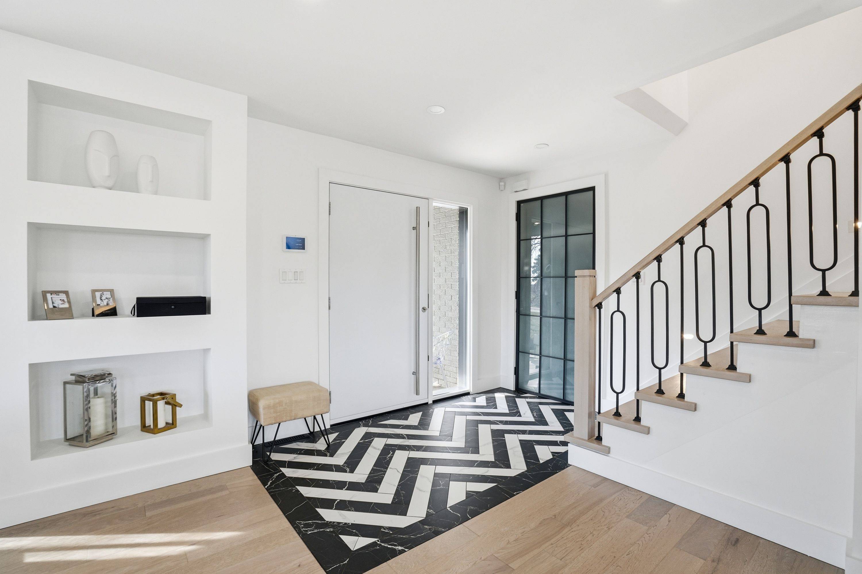 296 Ridge RD W, Grimsby, ON L3M 4E7