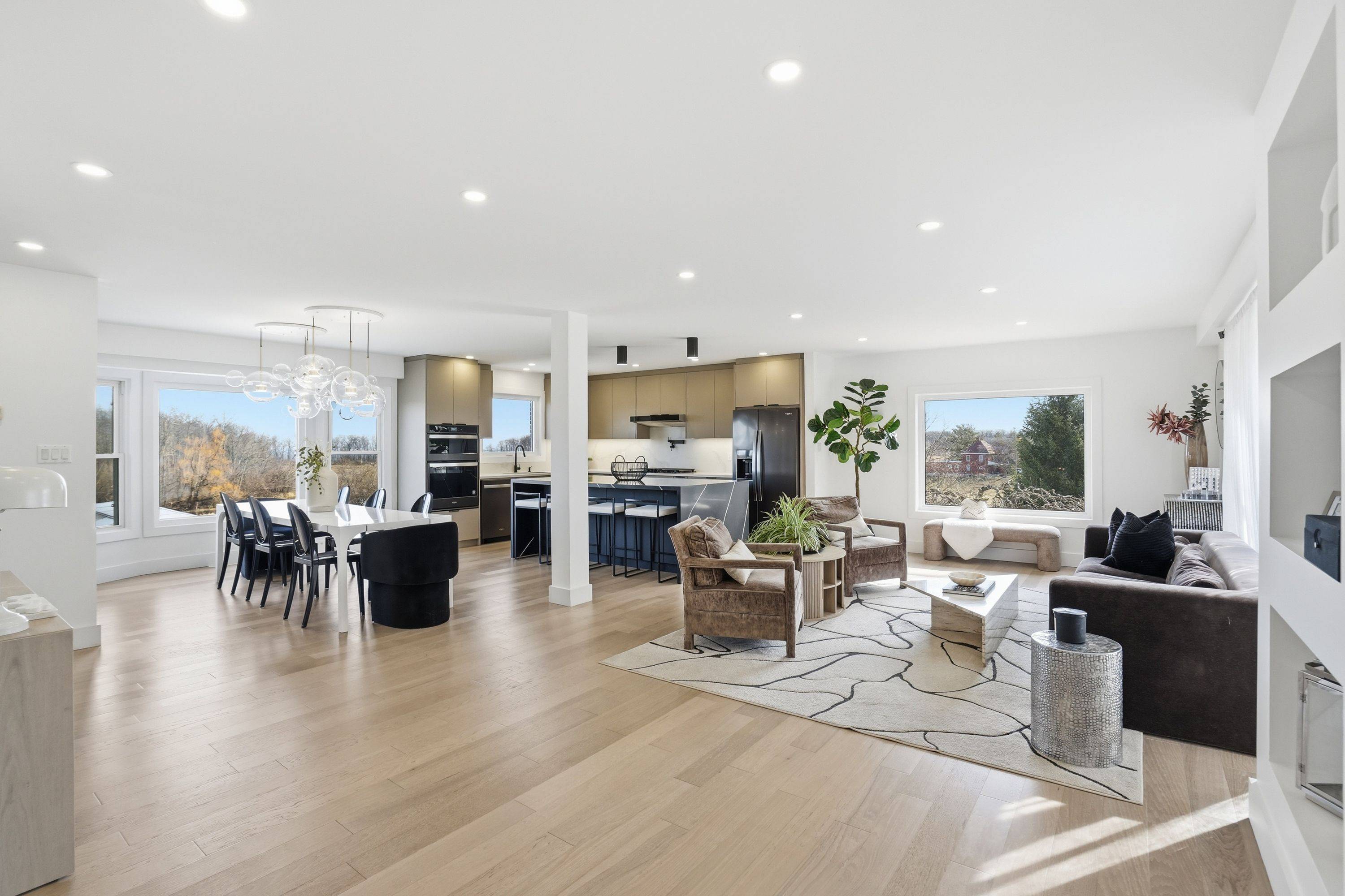 296 Ridge RD W, Grimsby, ON L3M 4E7