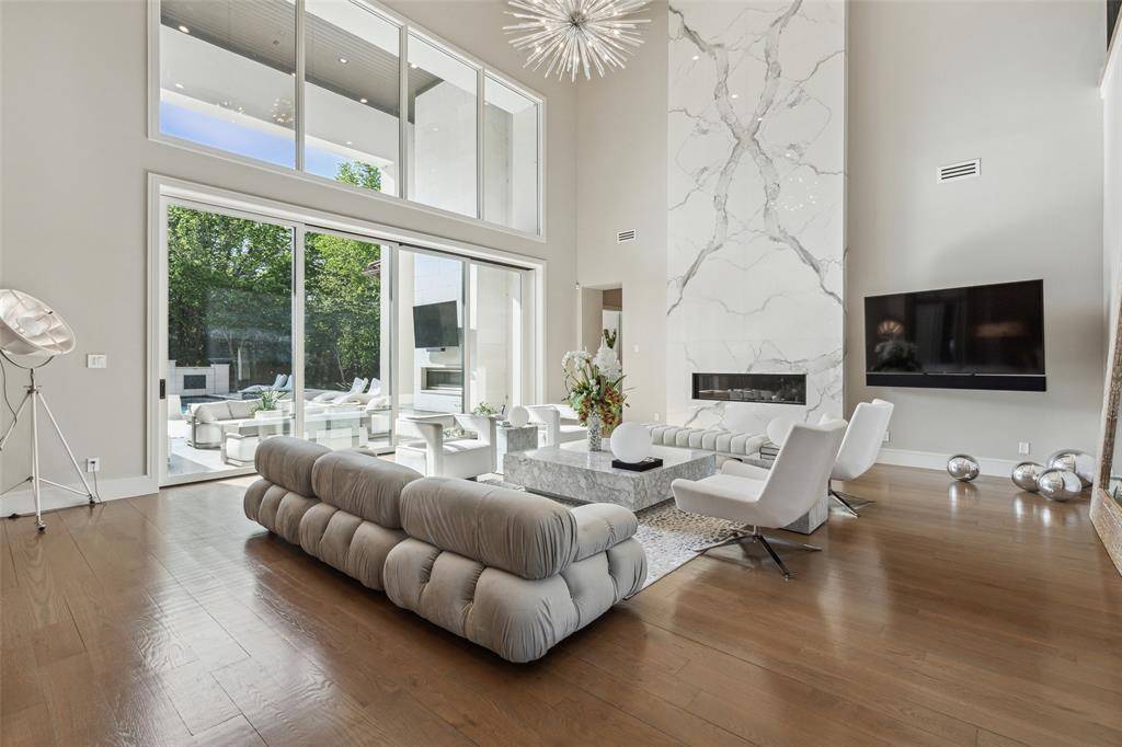 1521 Meandering Way Drive, Westlake, TX 76262