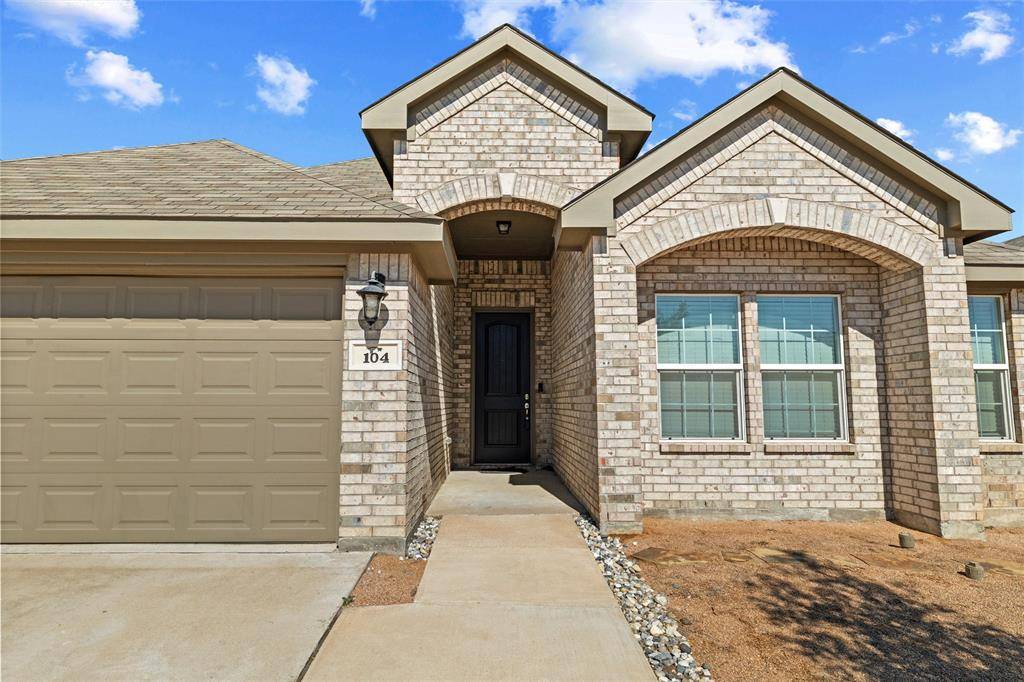 104 Cadyn Drive, Keene, TX 76059