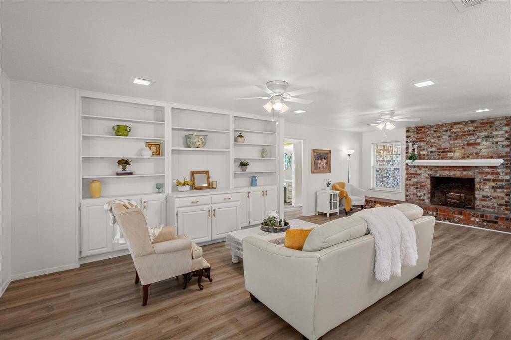 2125 Valleydale Drive, Arlington, TX 76013