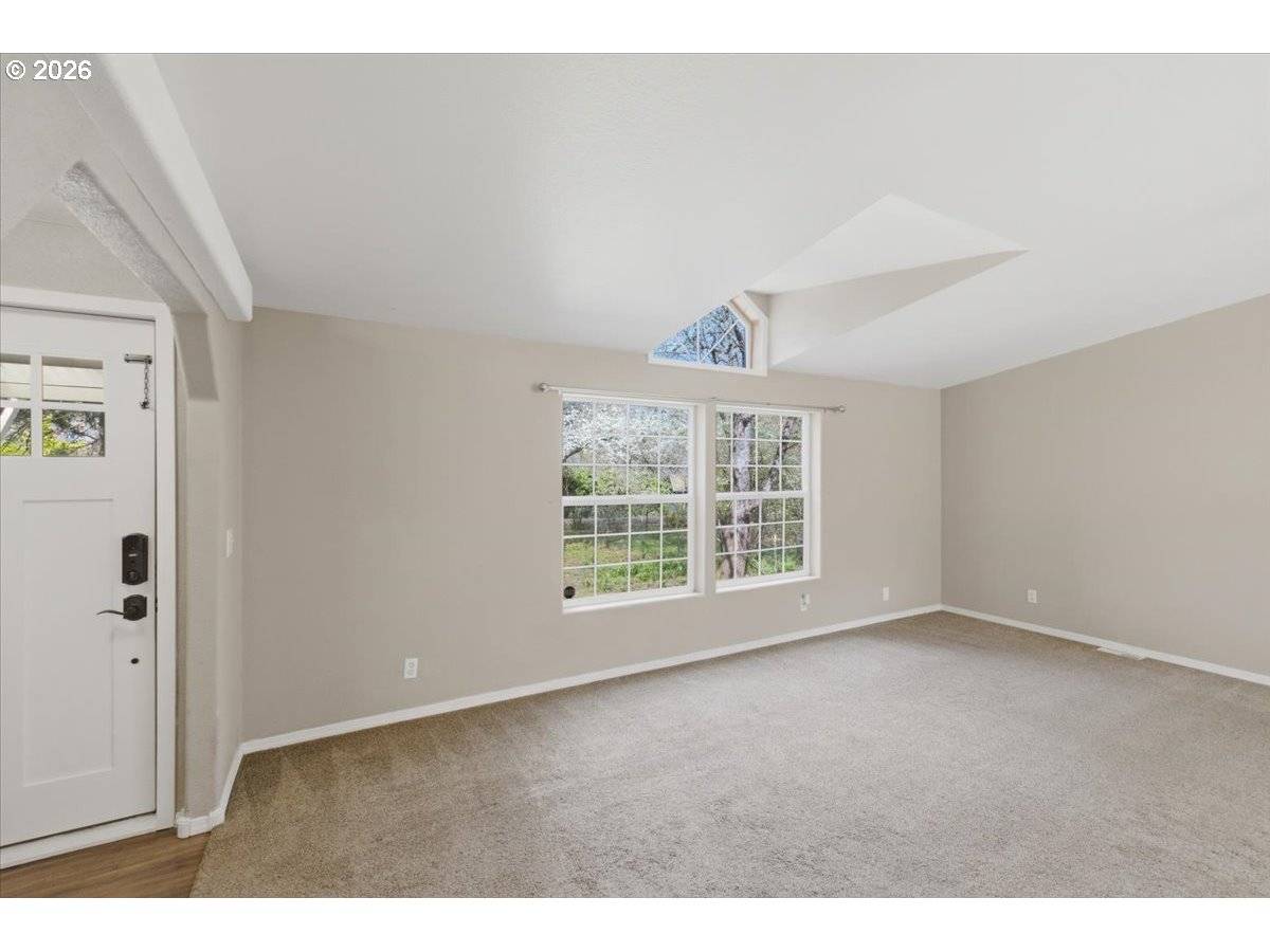 905 MOUNTAIN VIEW RD, Sweet Home, OR 97386