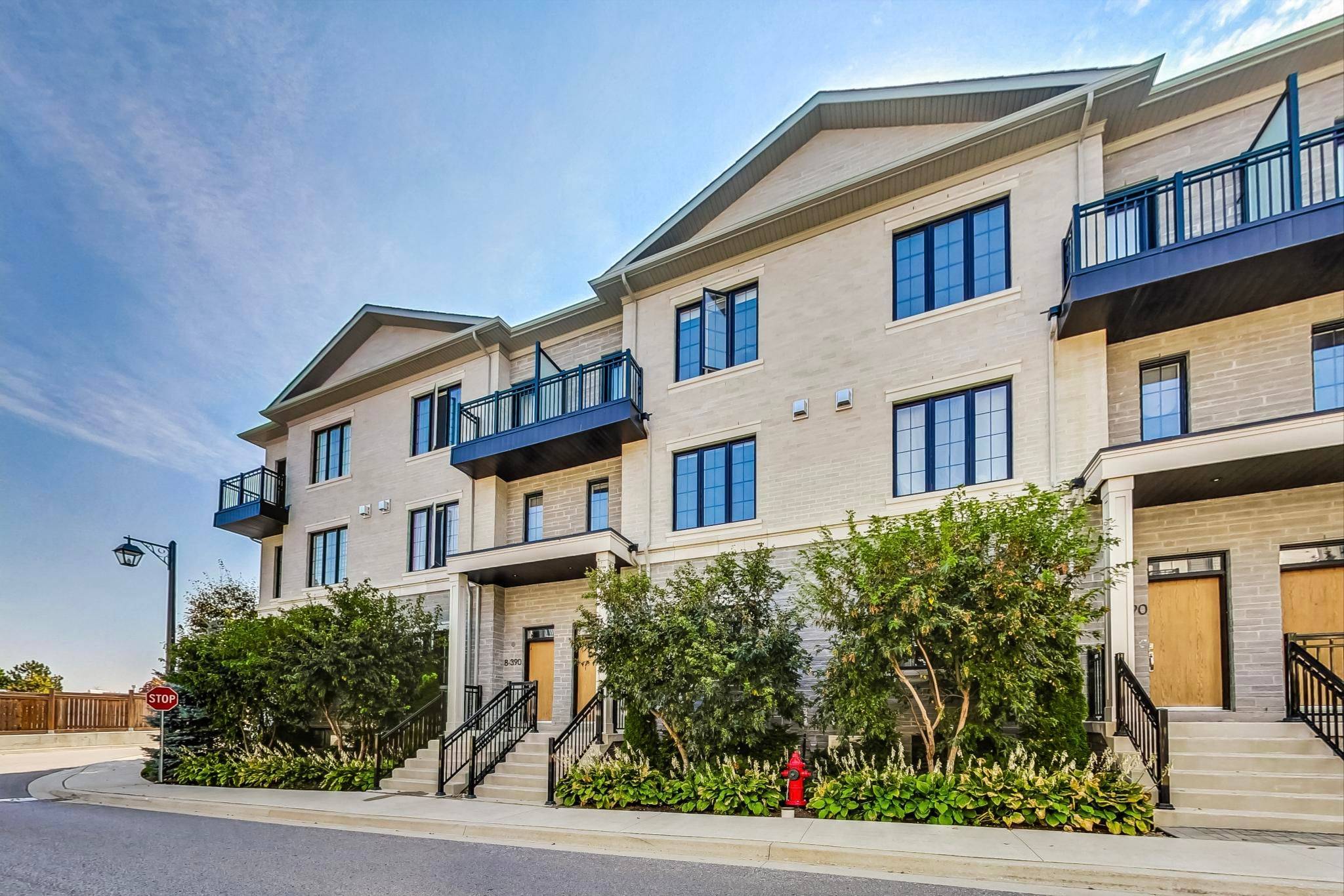 390 Highway 7 N/A E #TH7, Richmond Hill, ON L4B 0G5