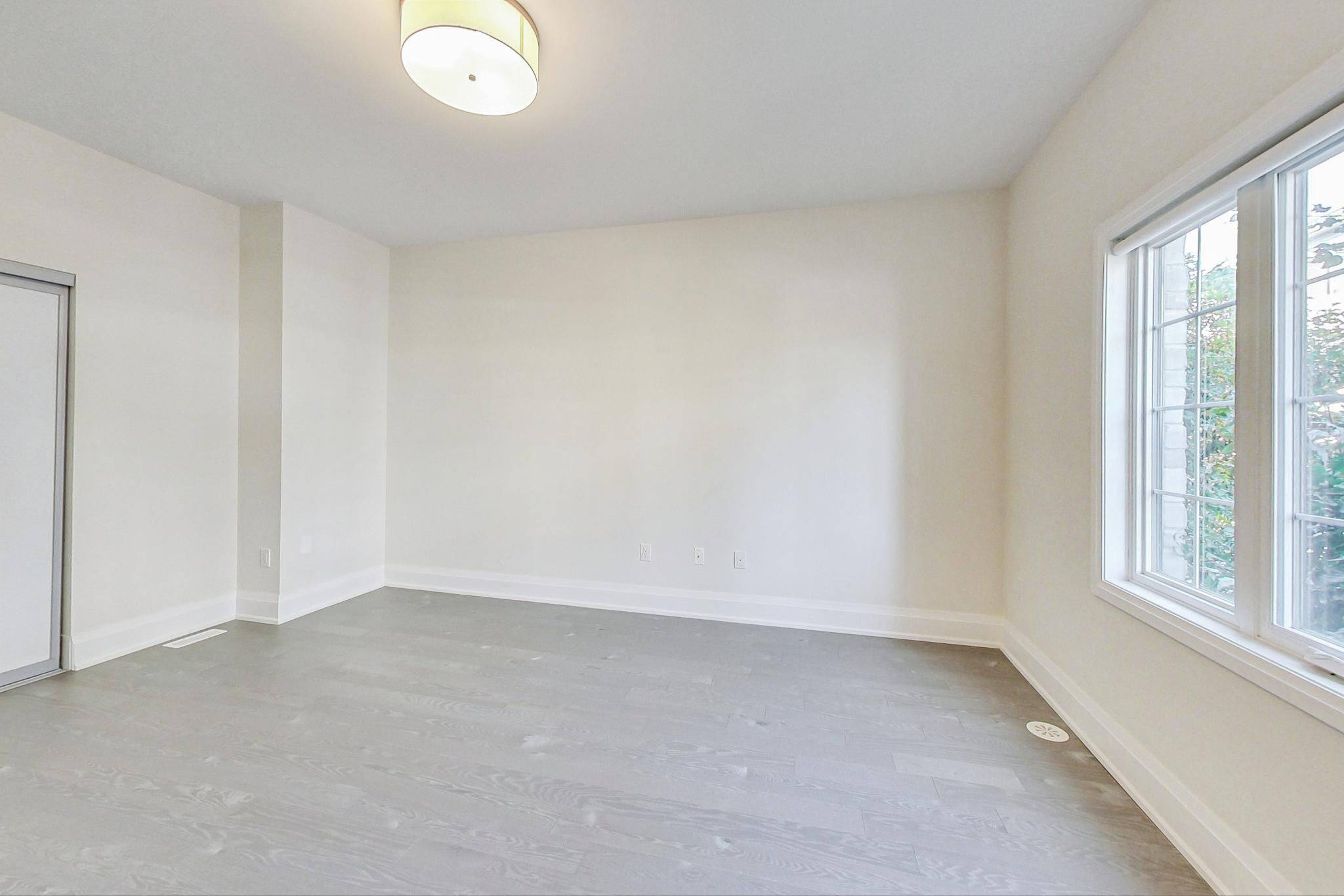 390 Highway 7 N/A E #TH7, Richmond Hill, ON L4B 0G5