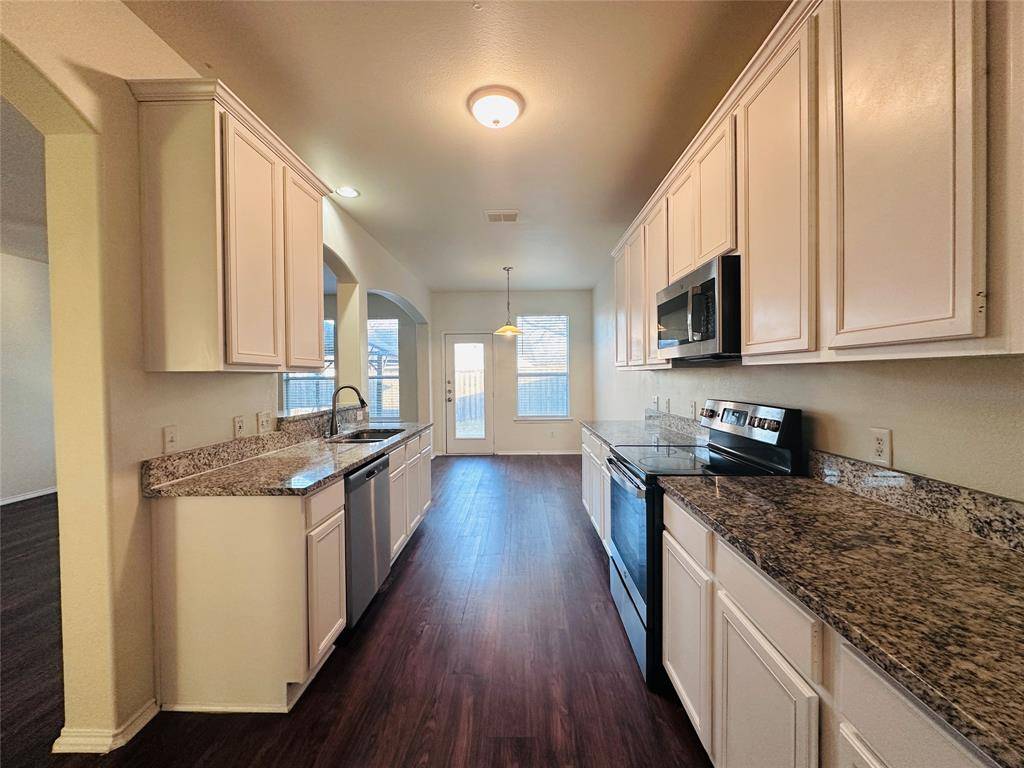 2304 Collington Drive, Roanoke, TX 76262