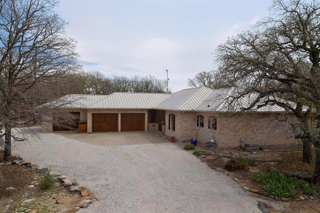 185 Silver Lakes Drive, Sunset, TX 76270