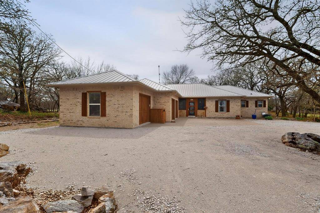 185 Silver Lakes Drive, Sunset, TX 76270