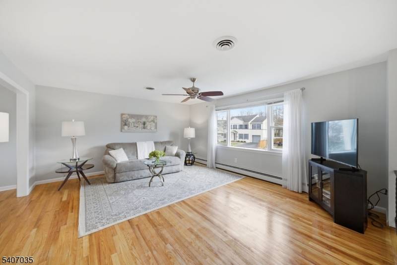 11 Deerfield Rd, Parsippany-troy Hills Twp., NJ 07054