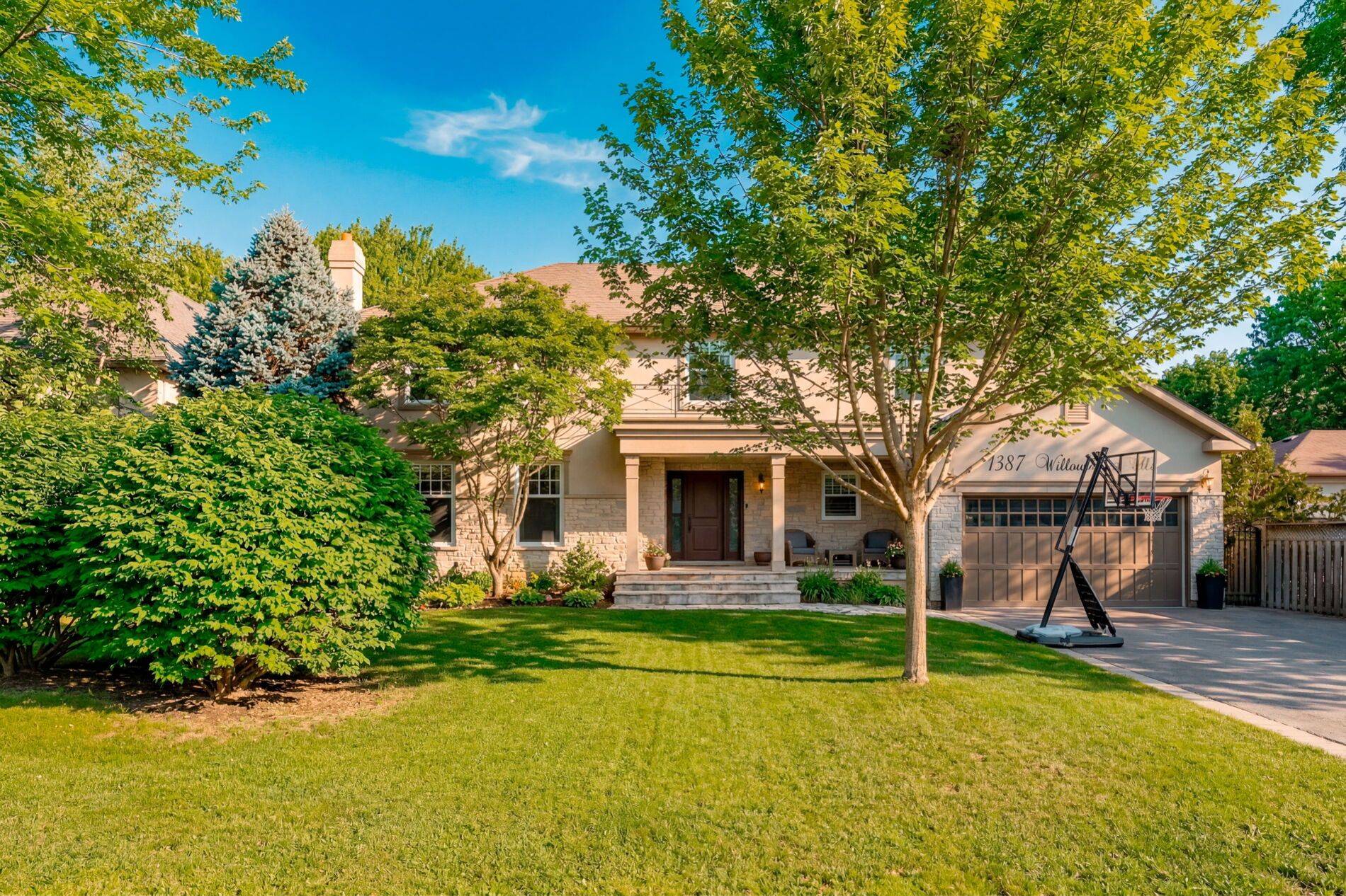 1387 Willowdown RD, Oakville, ON L6L 1X2
