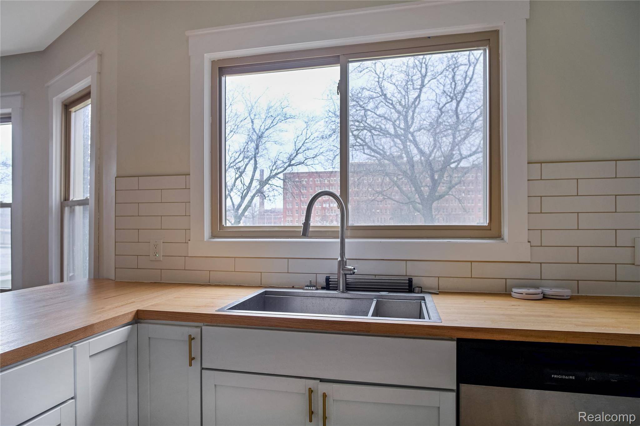 900 Hazelwood ST #Lower, Detroit, MI 48202