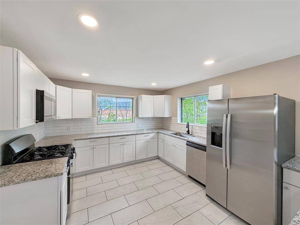 1717 Globe Avenue, Blue Mound, TX 76131