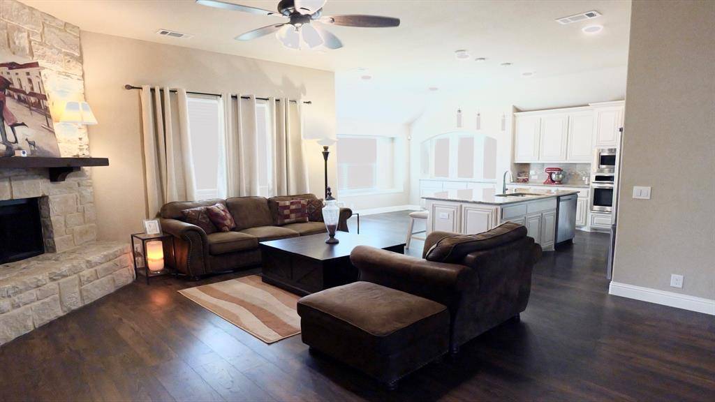 1305 Monticello Drive, Burleson, TX 76028