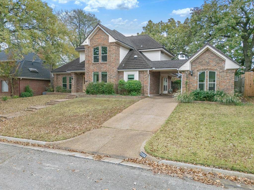 2004 Misty Creek Drive, Arlington, TX 76017