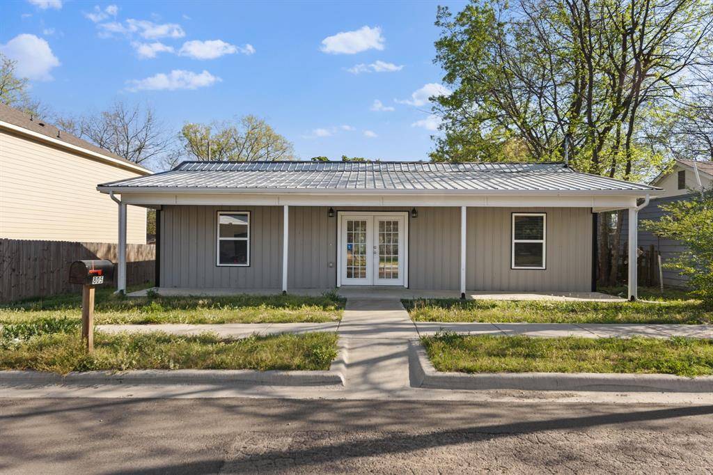 805 S 4th Street, Bonham, TX 75418