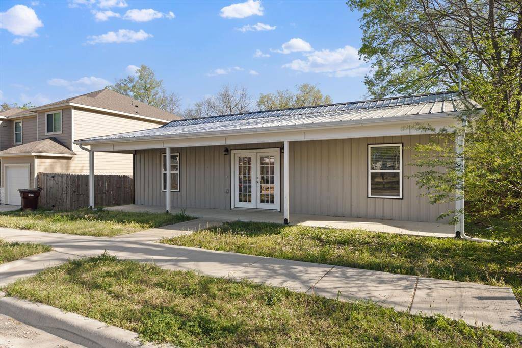 805 S 4th Street, Bonham, TX 75418
