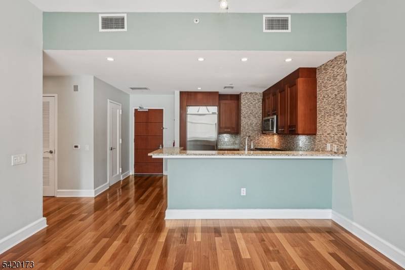 8100 River Rd #210, North Bergen Twp., NJ 07047