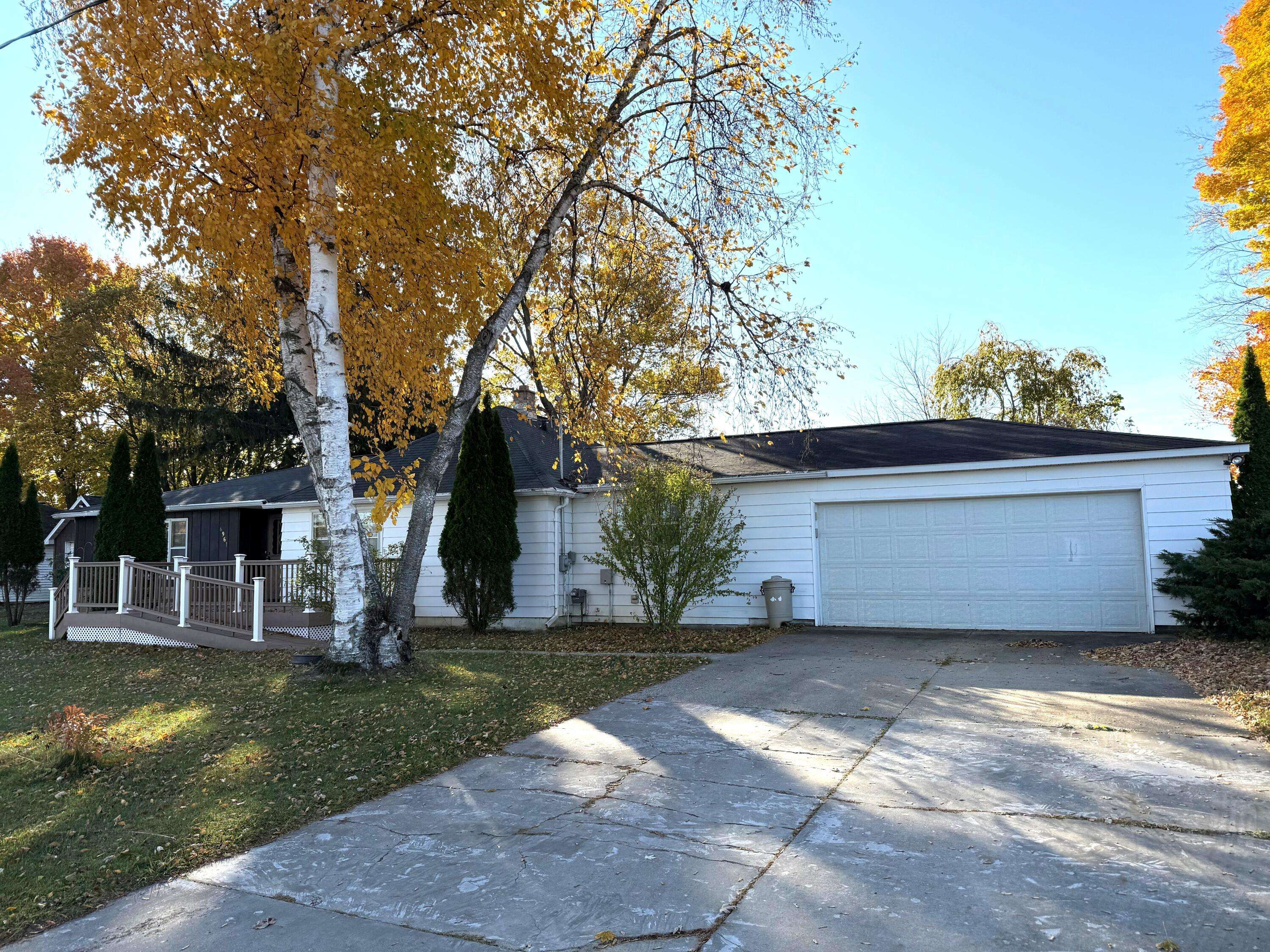 6961 Shoreline DR, Barry Twp, MI 49046