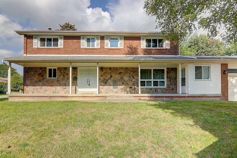 57 Laureleaf RD, Markham, ON L3T 2X9