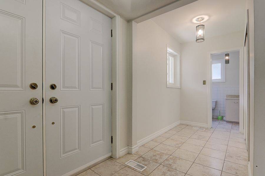 57 Laureleaf RD, Markham, ON L3T 2X9