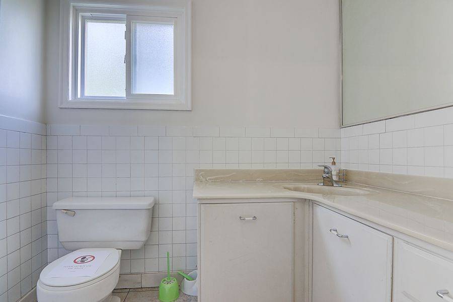 57 Laureleaf RD, Markham, ON L3T 2X9