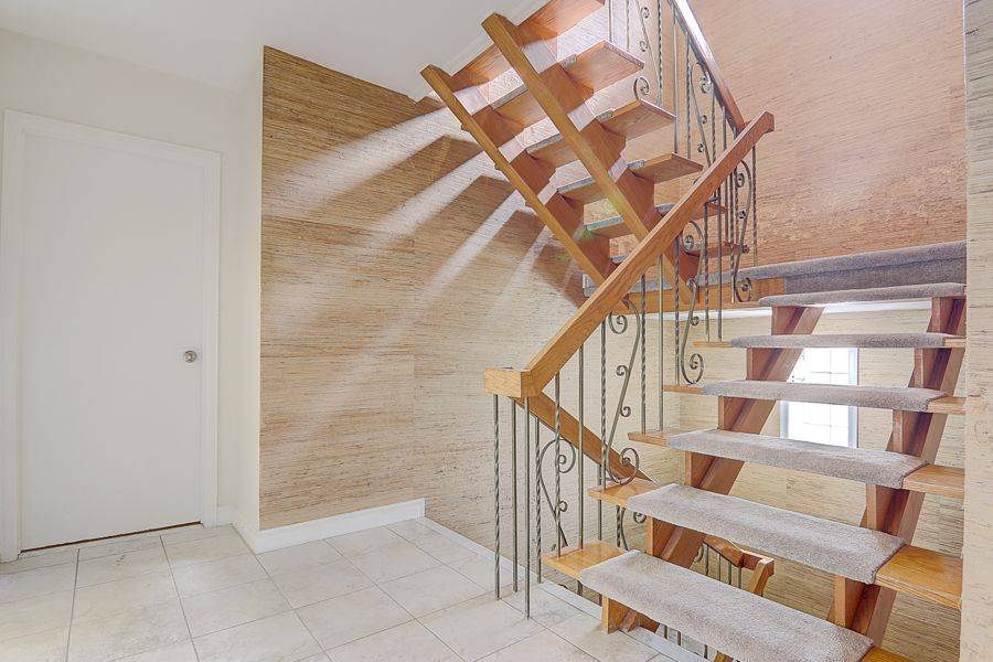 57 Laureleaf RD, Markham, ON L3T 2X9