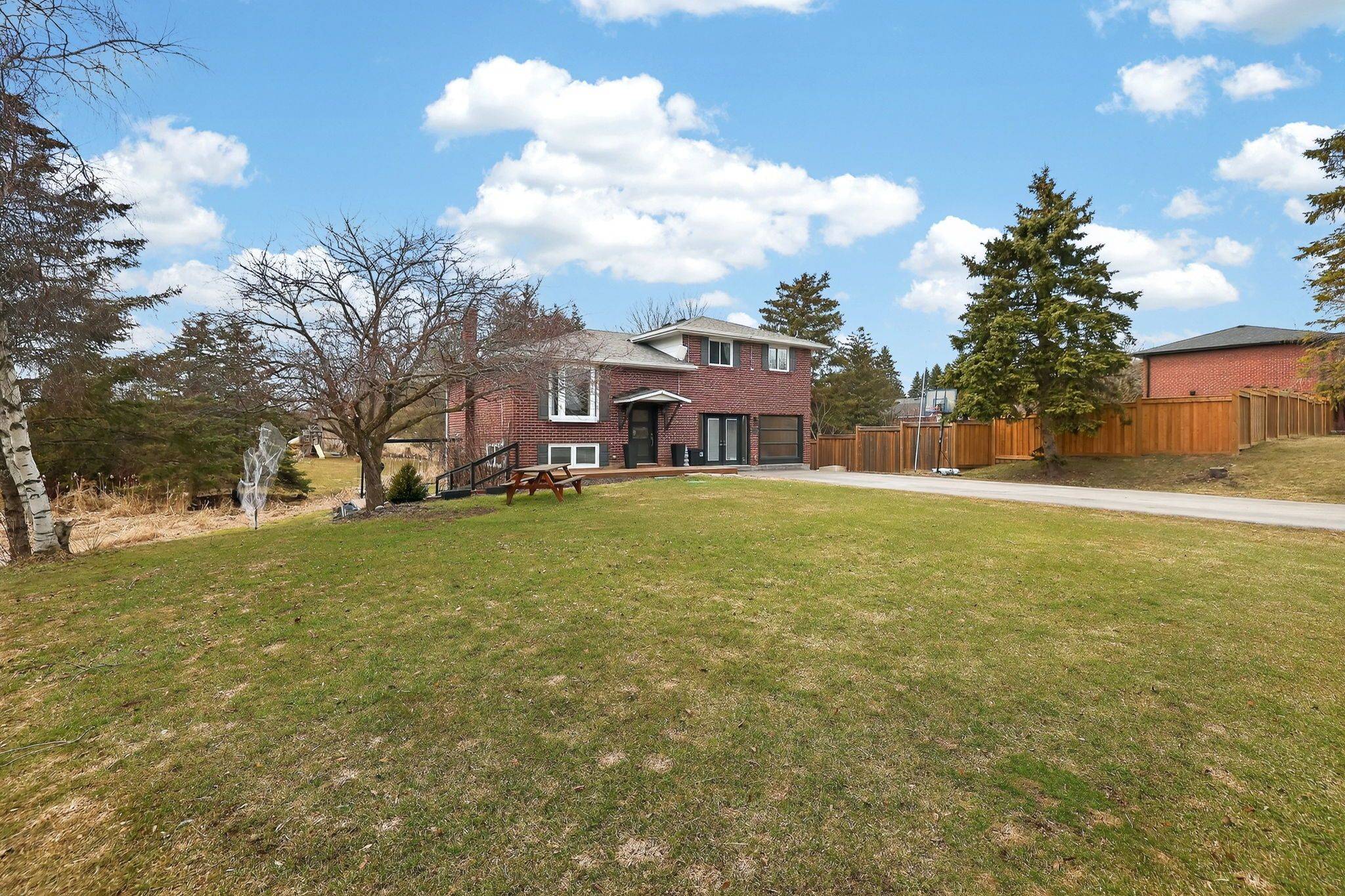 10 Catherine ST, Adjala-tosorontio, ON L0G 1L0