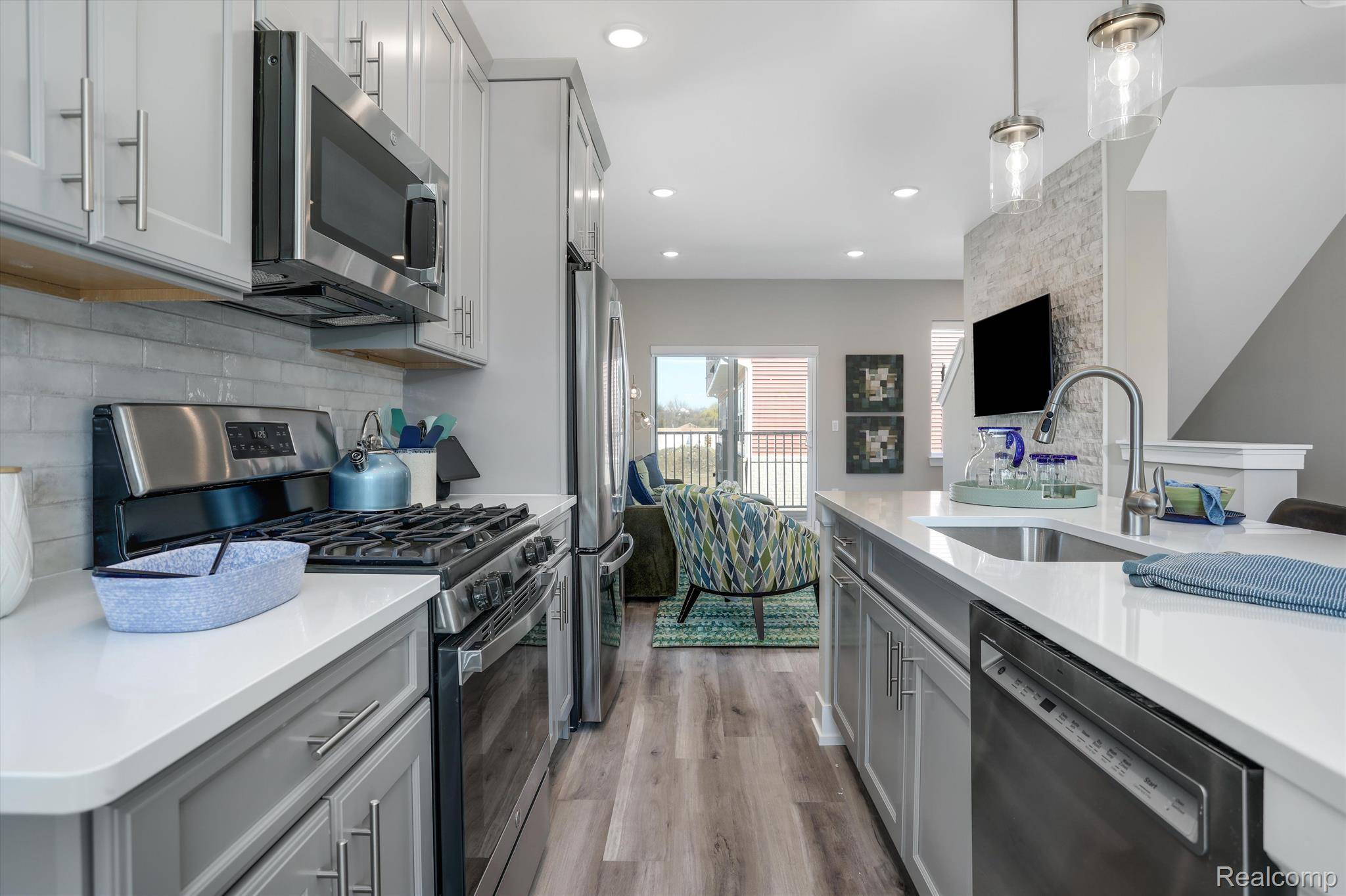 33010 Rougeside Trail RD #47, Farmington, MI 48336