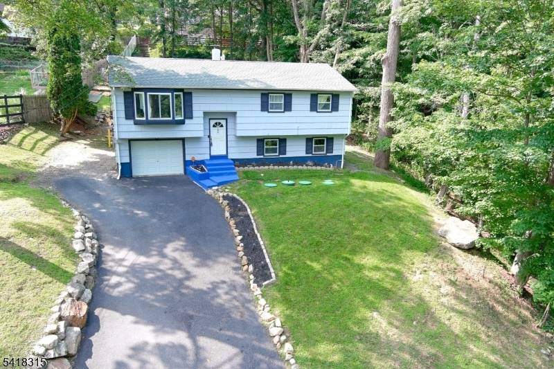 186 Tomahawk Trl, Byram Twp., NJ 07871