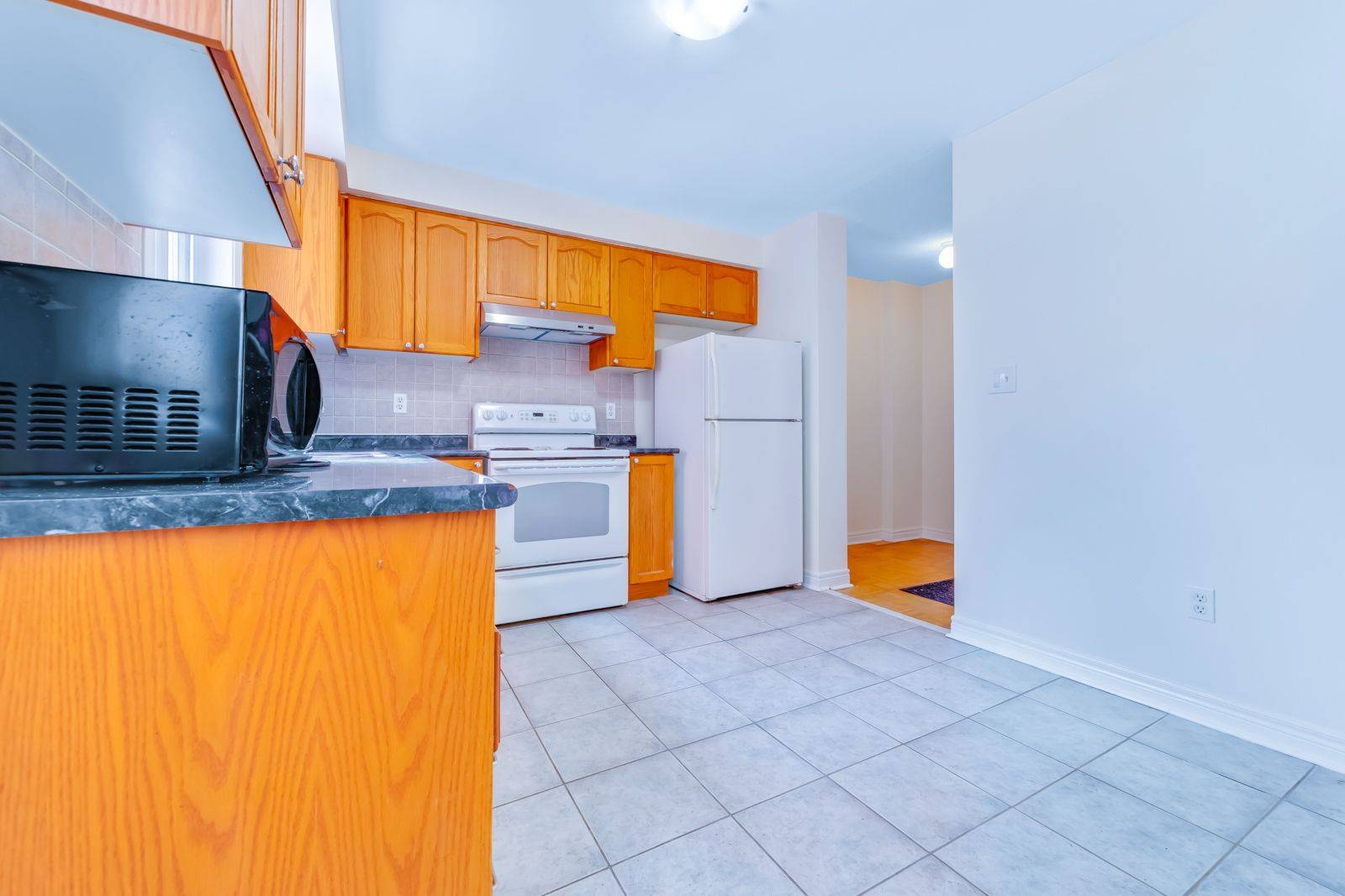 16B Gower ST, Toronto E03, ON M4B 3P5