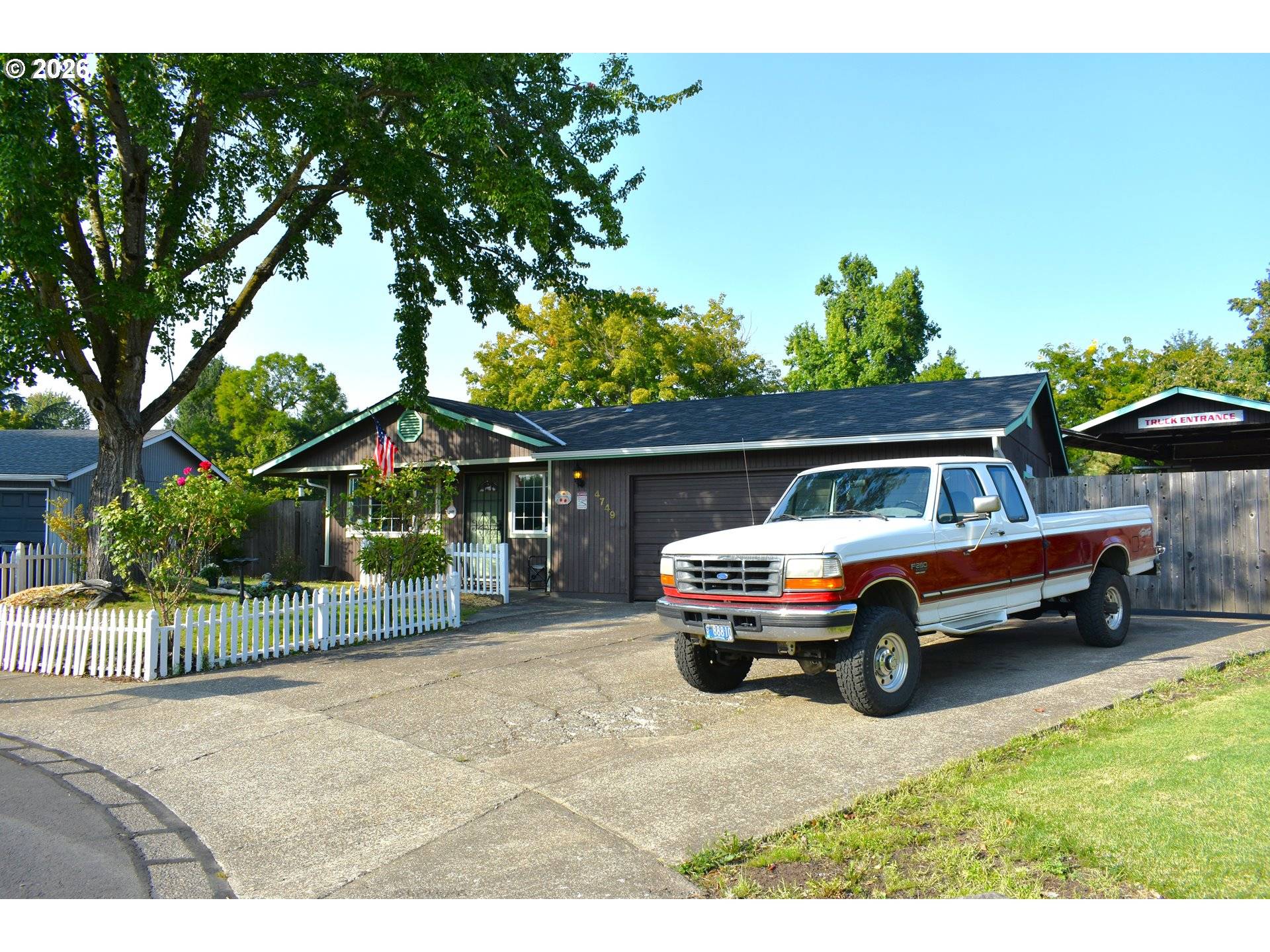 4749 ROYAL AVE, Eugene, OR 97402