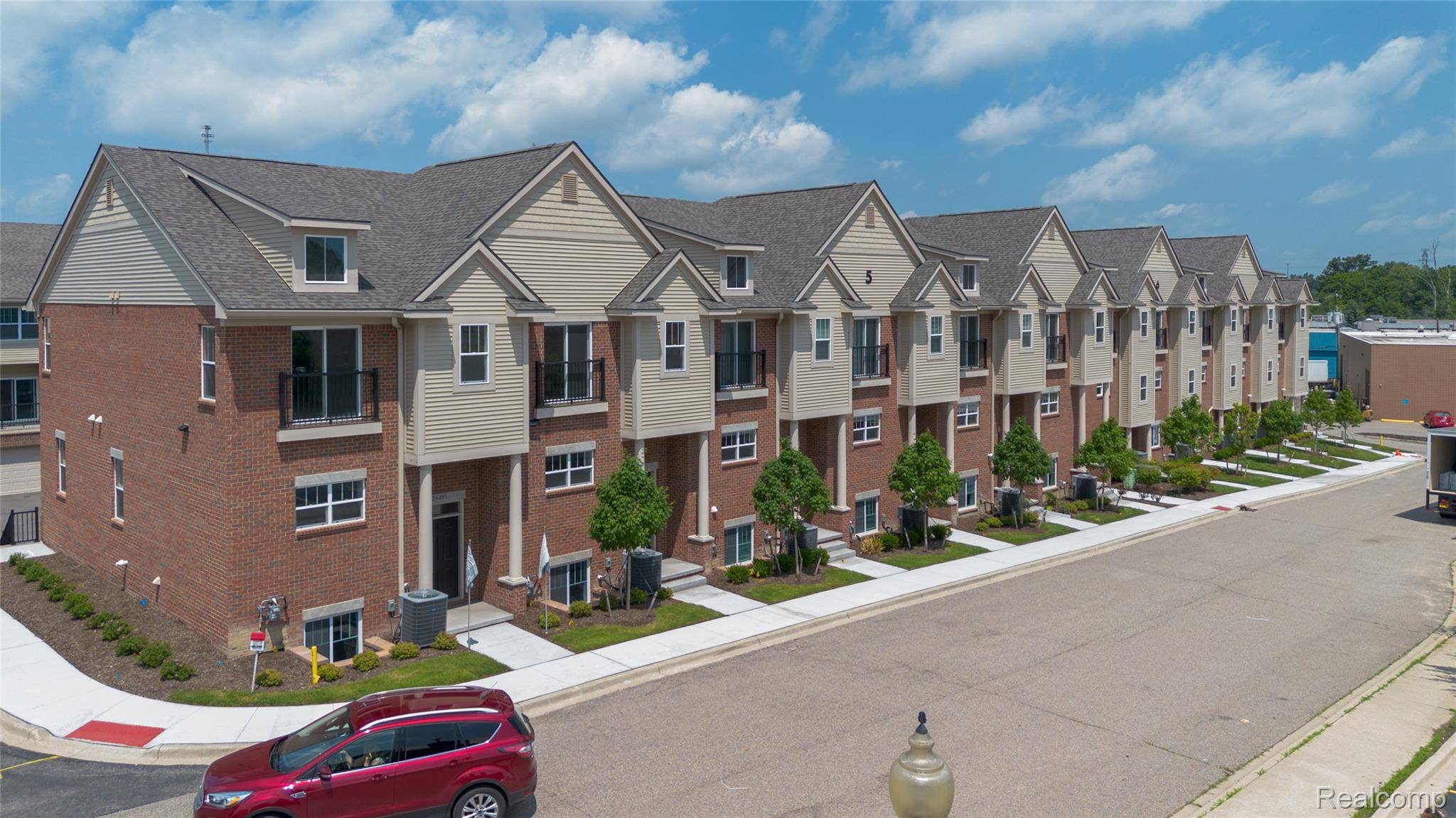 25495 GRANDVIEW LN #25, Novi, MI 48375
