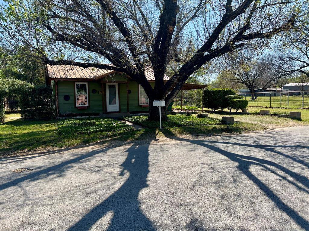 906 Young Street, Nocona, TX 76255