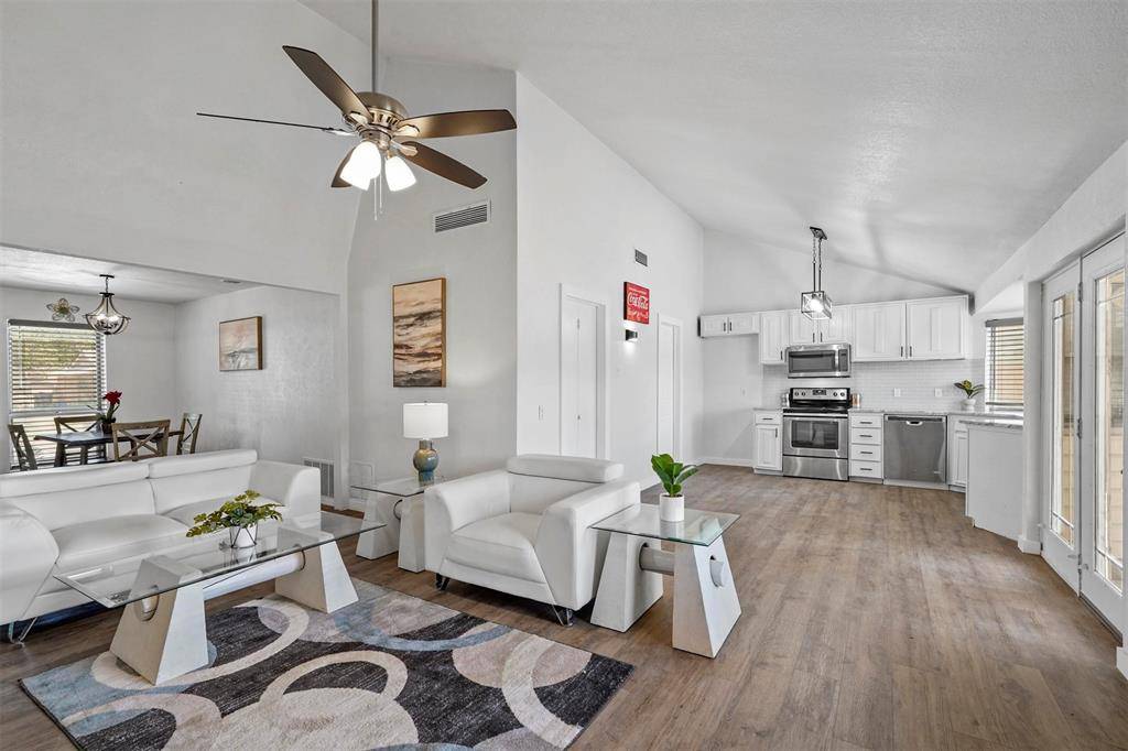 425 Rollingridge Lane, Garland, TX 75043