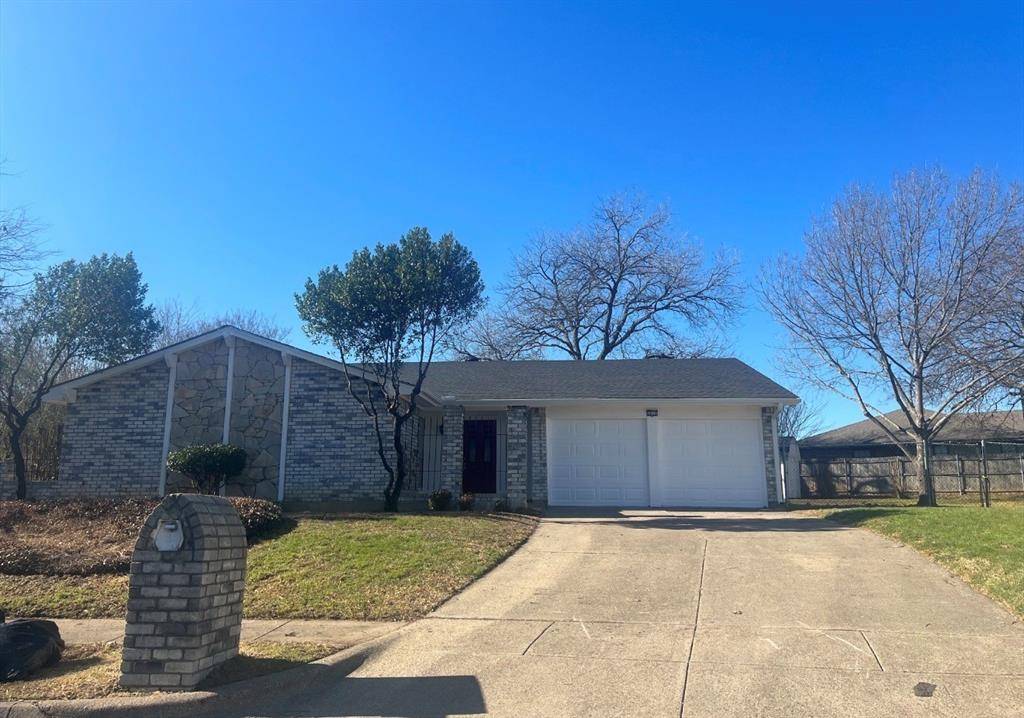 3012 Barrington Court, Arlington, TX 76014