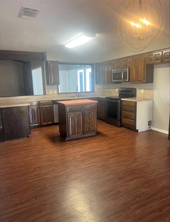 3012 Barrington Court, Arlington, TX 76014