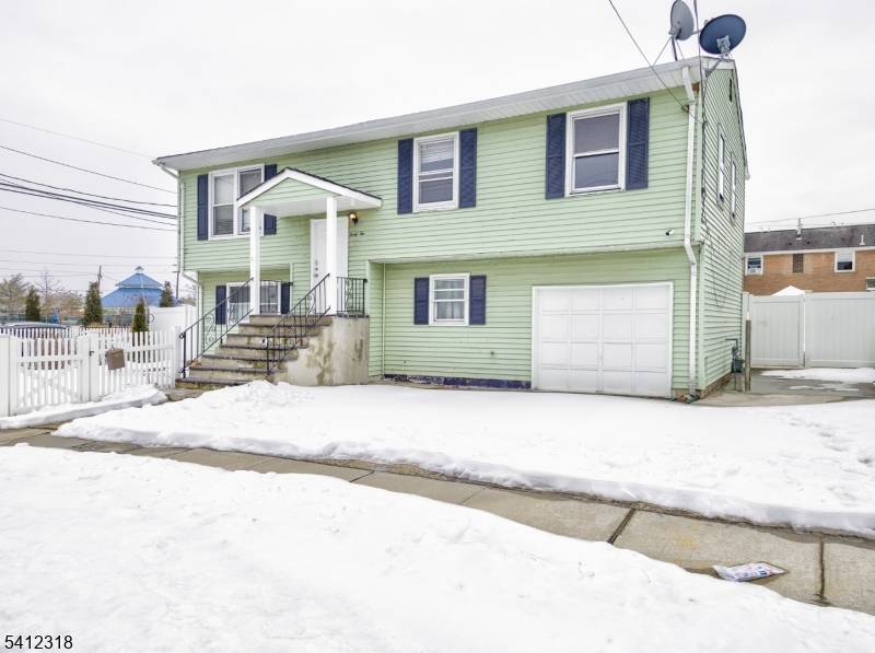 42 Mercer St, Carteret Boro, NJ 07008